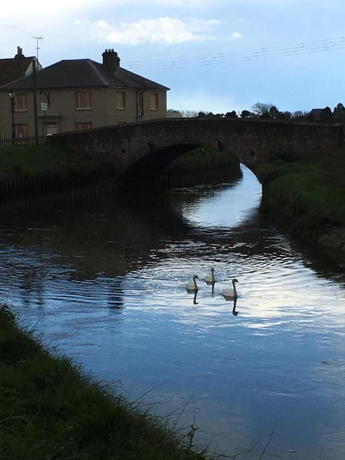Delightful Cottage On The River Adur Close To Brighton & The Downs No Dogs Sorry Upper Beeding Exteriér fotografie