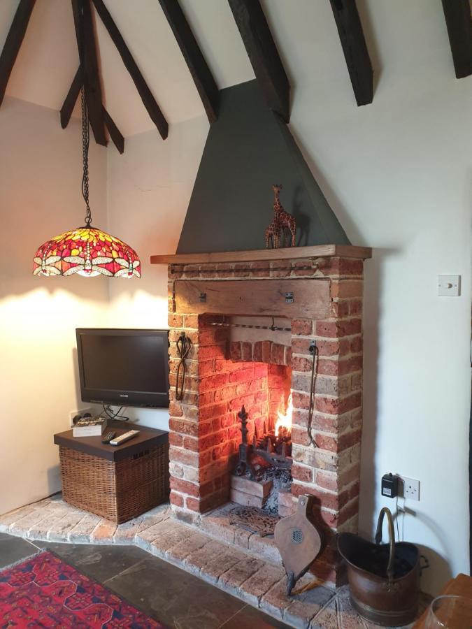 Delightful Cottage On The River Adur Close To Brighton & The Downs No Dogs Sorry Upper Beeding Exteriér fotografie