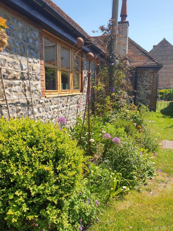 Delightful Cottage On The River Adur Close To Brighton & The Downs No Dogs Sorry Upper Beeding Exteriér fotografie
